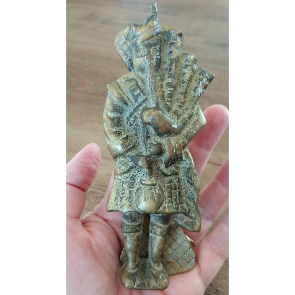 VTG Brass Relief Modeled Scottish Bagpiper Door Knocker 5.5